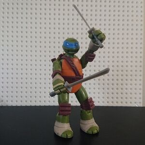 TMNT Teenage Mutant Ninja Turtles - Leonardo Storage Shell Action Figure 2013